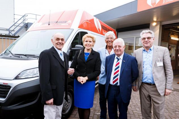 VDL Foundation schenkt Voedselbank Eindhoven nieuwe koelbus